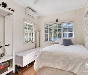 Charming Family Home in the Highly Sought-After St Peters Precinct - Photo 4