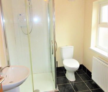 Great House ~ All Bedrooms Upstairs, 45 Agincourt Avenue, Queens Qu... - Photo 6