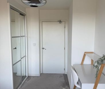 Room in a Shared Flat, Adenmore Road, SE6 - Photo 1