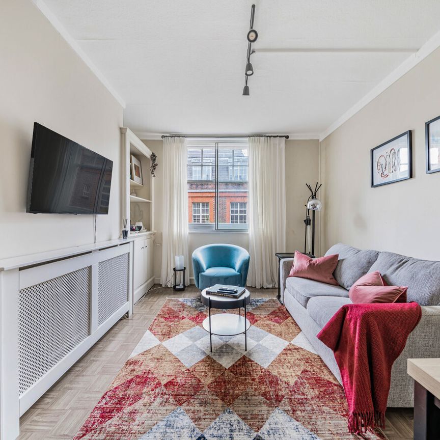 Parker Mews, London - Photo 1