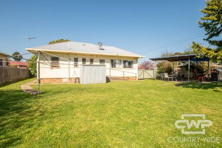 3 Bedroom Home close to Town - Photo 4