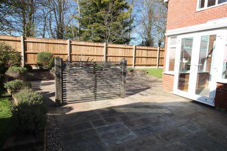 4 bedroom detached house to rent - Photo 3