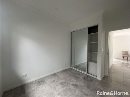 Beautiful Granny-flat in a Convenient Location - Photo 4