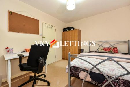 4 bedroom terraced house to rent - Photo 2