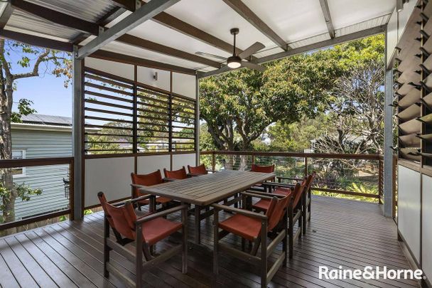 Beautifully Renovated & Meticulously Maintained Bardon Queenslander - Photo 1