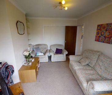 4 bedroom semi-detached house to rent - Photo 6
