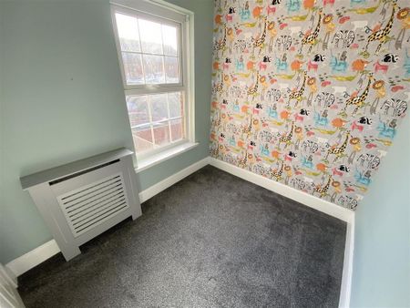 3 bedroom end of terrace house to rent - Photo 3