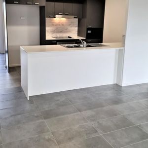 4-Bed Near Brand-New Townhouse With Two Ensuites! INSPECTIONS BY APPOINTMENT - Photo 2