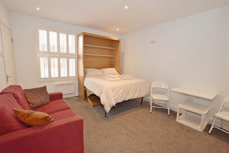 Studio to rent - Photo 2