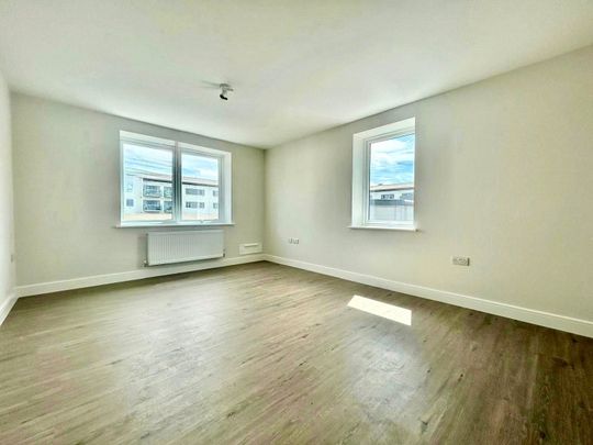 Victoria Road, Farnborough, Hampshire, GU14 - Photo 1