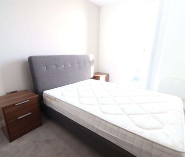 Fully Furnished Three Double Bedroom, Two Bathroom dual aspect Apar... - Photo 5