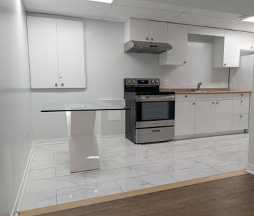 For Lease - 31 Buchanan Street, Barrie, Ontario - Photo 2