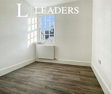 3 bedroom apartment to rent East Street, Rochford, Essex, SS4 - Photo 3