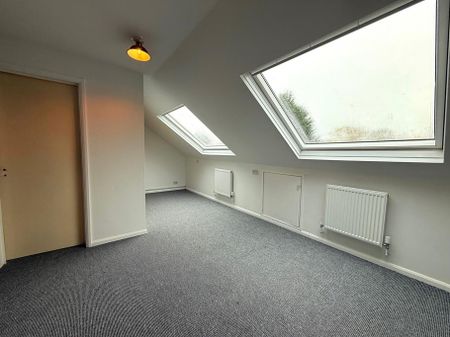 4 bedroom semi-detached bungalow to rent - Photo 2