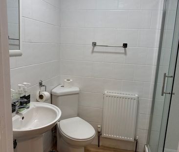 Room 213, SimplyStay Lincoln Road, Skegness, Lincolnshire, PE25 2EA - Photo 4