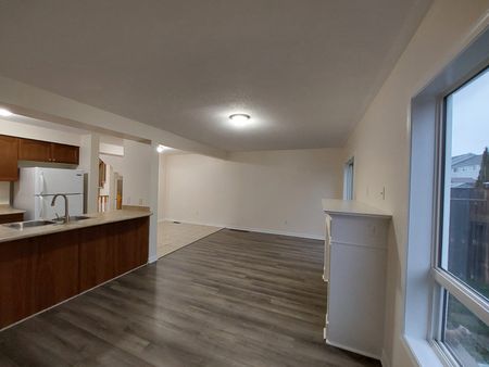 For Lease - 1513 Glenbourne Drive, Oshawa, Ontario - Photo 2