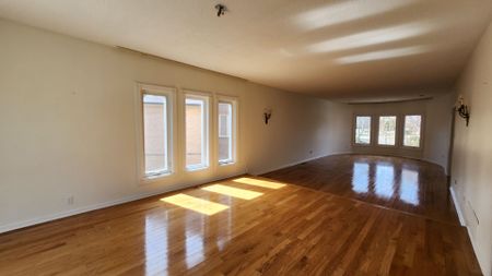 For Lease - 94 Garnier Court, Toronto, Ontario - Photo 2