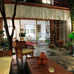 Exclusive Property of 200 m2 in an ideal location! In a private passage! - Photo 1