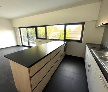 Volledig gerenoveerd energiezuinig duplex appartement dichtbij vele... - Photo 1