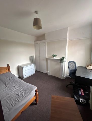 Room in a Shared House, Cromwell Road, SO15 - Photo 4