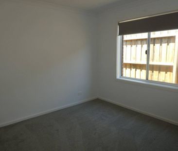 MODERN HOME BROOKFIELD LAKES ESTATE - Photo 2