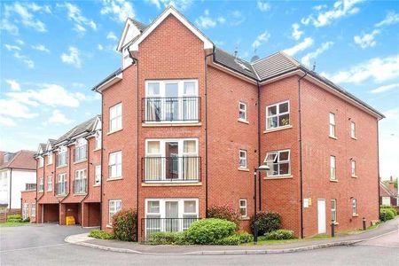 Merrion Court, Pembroke Road, Ruislip, Middlesex, HA4 - Photo 2