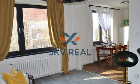 Krásny slnečný 3-izbový byt v centre NZ-zrekonštruovaný - Photo 3