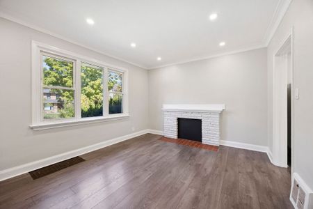 For Lease - 207 Maplehurst Avenue, Toronto, Ontario - Photo 2