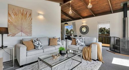 Sun-Filled Living & Ultimate Outdoor Entertaining - Photo 2