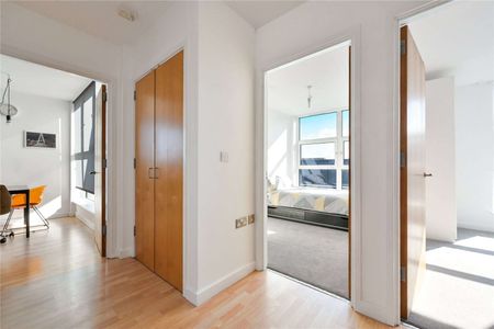 Ideally situated on the southern tip of the Isle of Dogs, this neutrally presented two bedroom flat offers naturally light and generous living space. - Photo 5