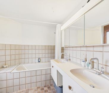 Luminous 4.5-room apartment in Oberwil with garden seating area - Foto 1