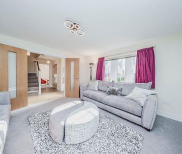 4 bedroom detached house to rent - Photo 2