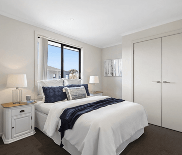 MODERN DELIGHT IN METRO VILLAGE!! - Photo 3