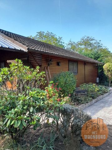 Bungalow met 1 slpk en ruime tuin (10 are) - Photo 2
