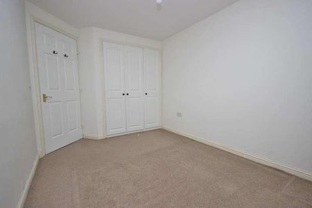 Hampton Court Way, Widnes, WA8 - Photo 2