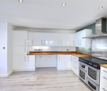 4 bedroom semi-detached house to rent - Photo 5