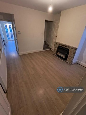 3 bedroom terraced house to rent - Photo 2