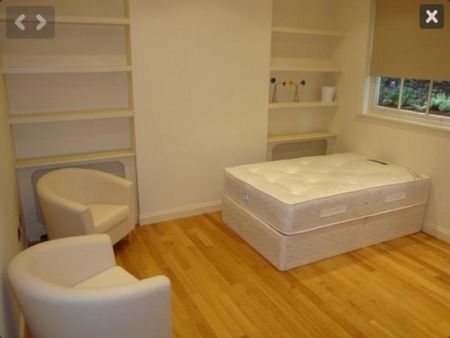 Modern studio within period House mins to tube and shops - Photo 2