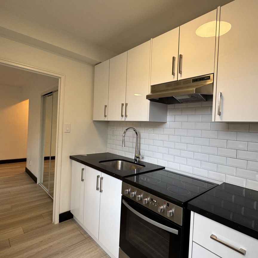 For Lease - 600 Eglinton Avenue Unit# 105, Toronto, Ontario - Photo 1