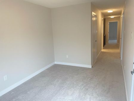 For Lease - 516 Oldenburg Avenue, Stittsville - Munster - Richmond, Ontario - Photo 3