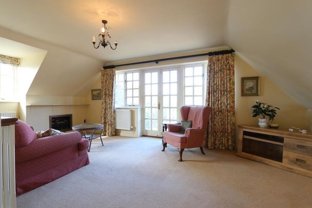 1 bedroom coach house to rent - Photo 1