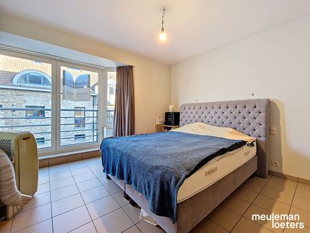 Lichtrijk appartement met terras en parking - Photo 5