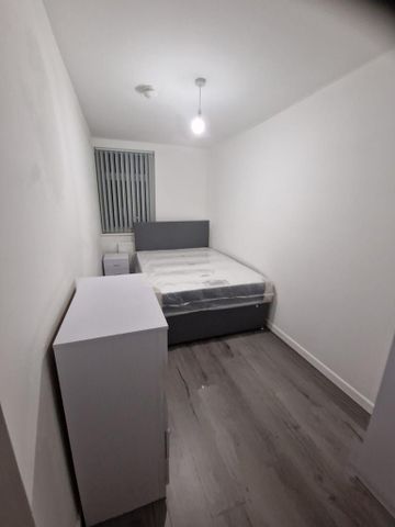 5 bedroom terraced house to rent - Photo 2