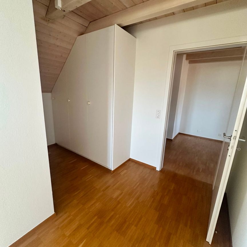 Renovierte 3.5-Zimmer-Dachwohnung mit charmantem Altbaucharakter und modernem Wohnkomfort - Foto 1