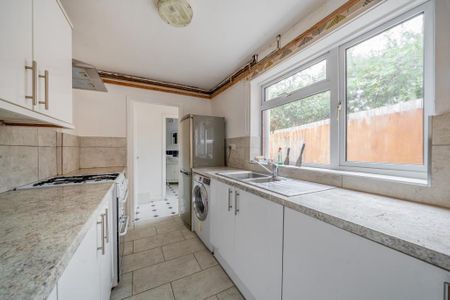 3 bedroom terraced house to rent - Photo 3