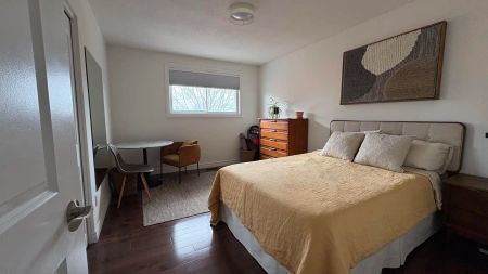 1674 Russell Rd — 3 Bedroom - Photo 2