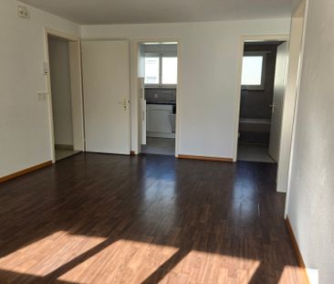 Frisch renovierte 4.5-Zimmer-Wohnung mit Bergblick in Linthal - Photo 2