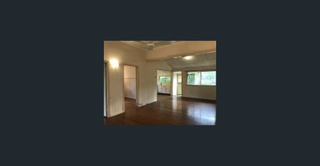 Three bedroom Family Home - Photo 5