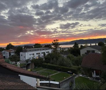 Charmante 1.5-Zimmer-Dachwohnung mit Blick auf den Murtensee - Foto 4