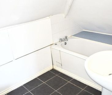 5 bedroom end of terrace house to rent - Photo 4